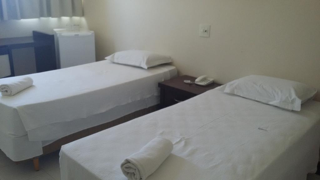 Hotel Monte Rey Montes Claros Esterno foto
