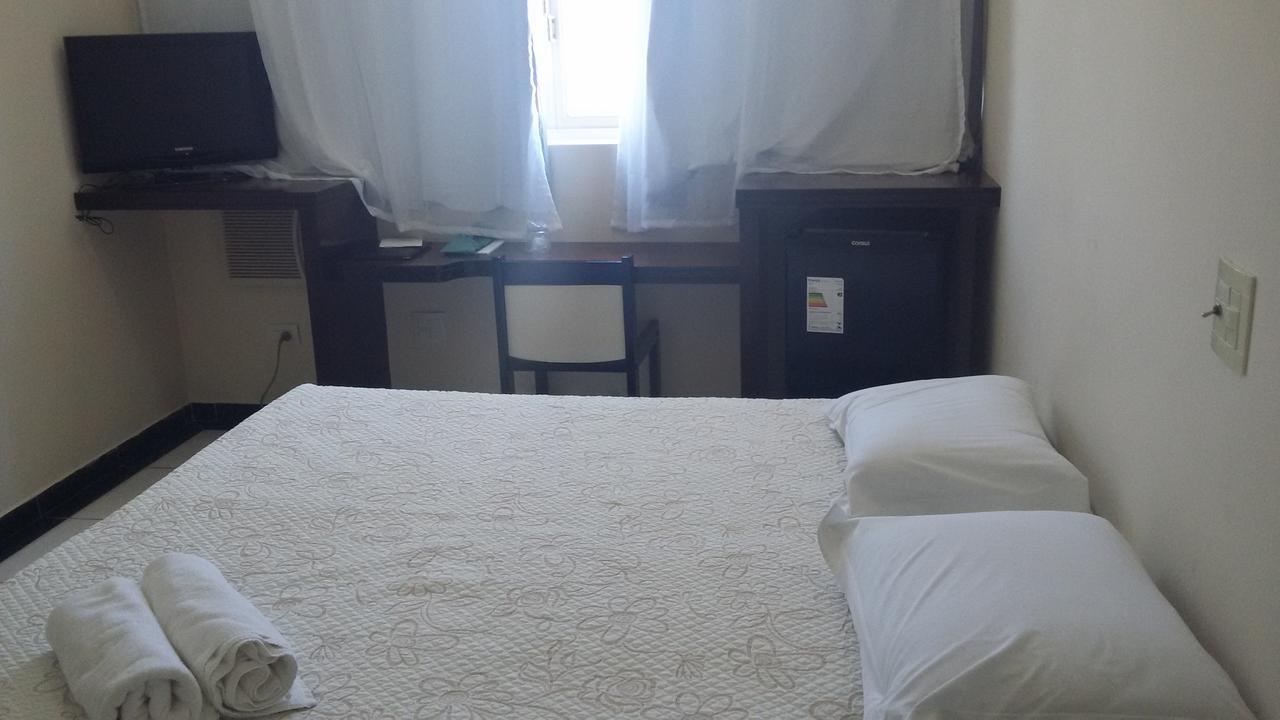 Hotel Monte Rey Montes Claros Esterno foto