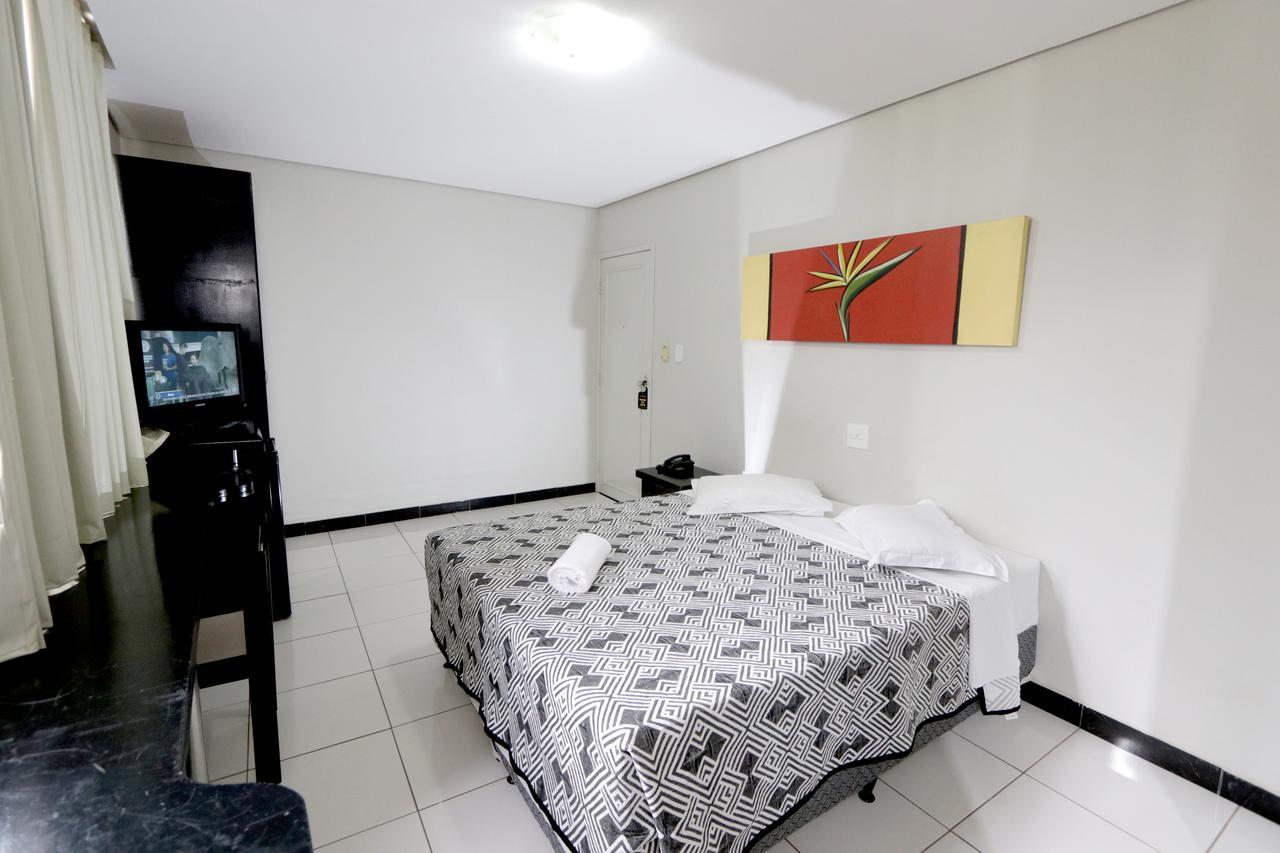 Hotel Monte Rey Montes Claros Esterno foto
